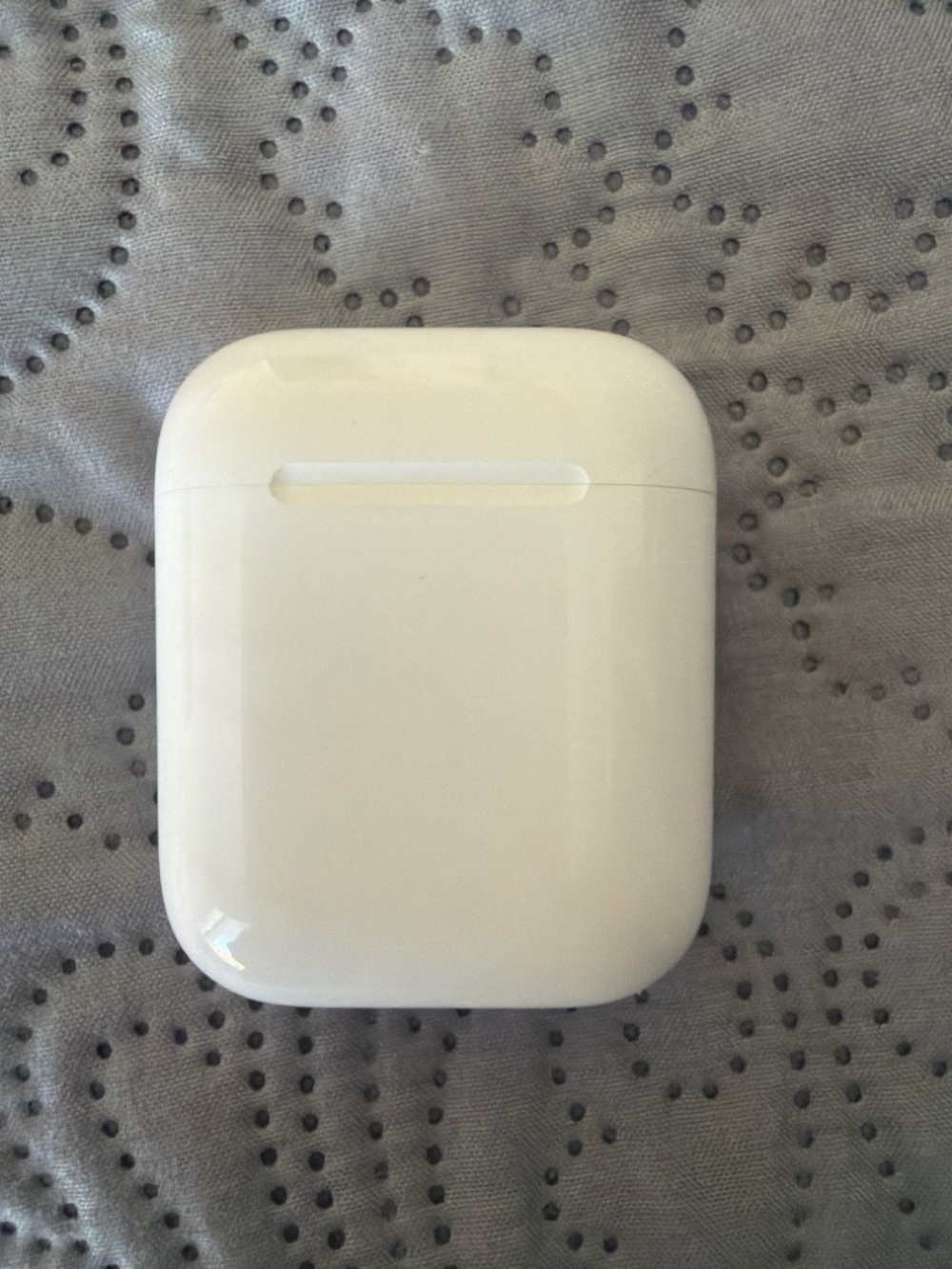 Apple AirPods (1st generation) - Picture 2 of 2